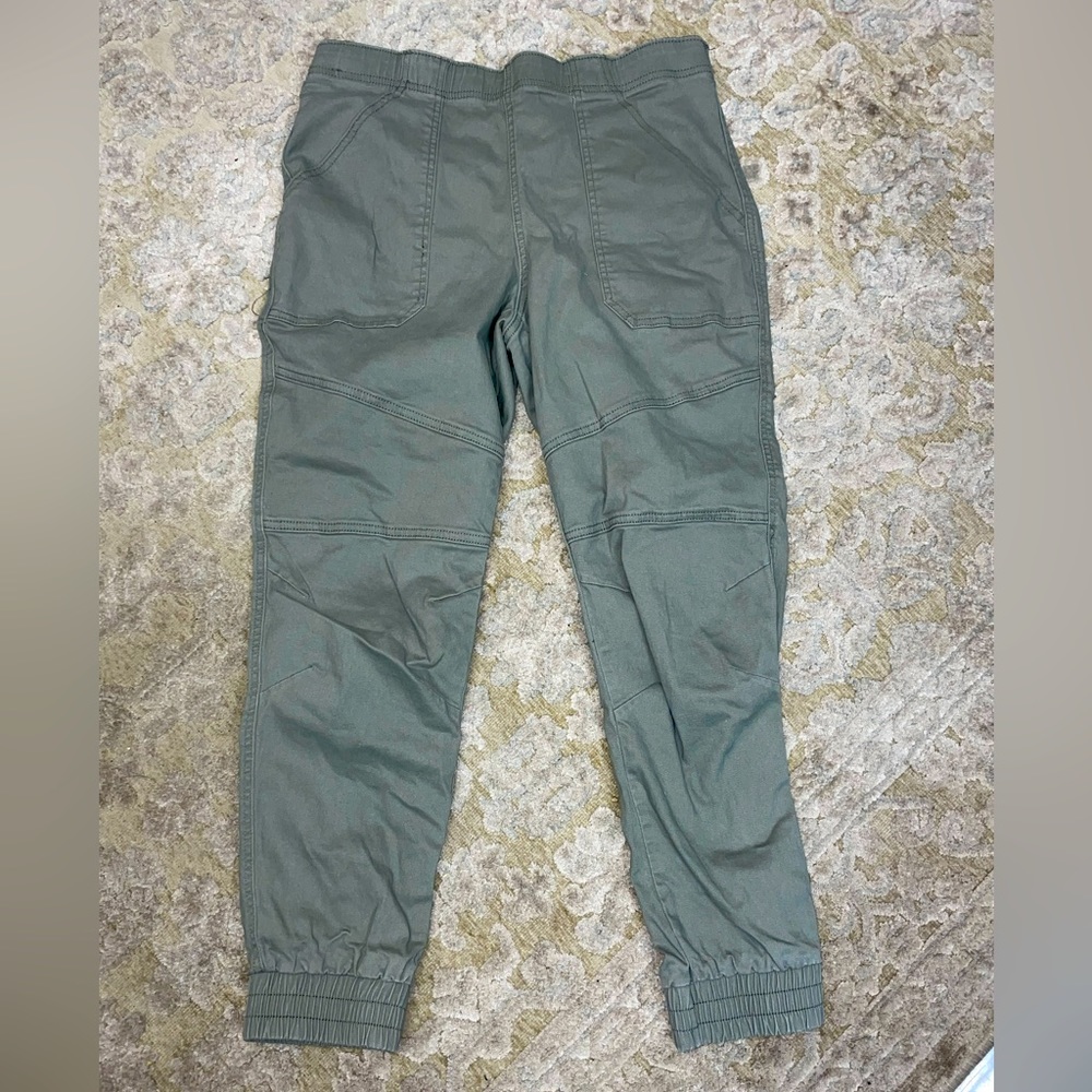 Olive capri